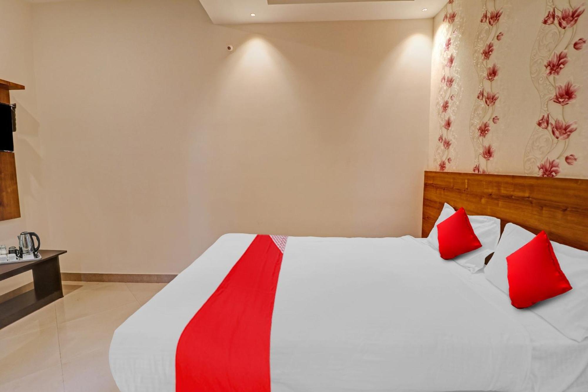 Hotel O Formula Vanivilasa Puram Exteriör bild