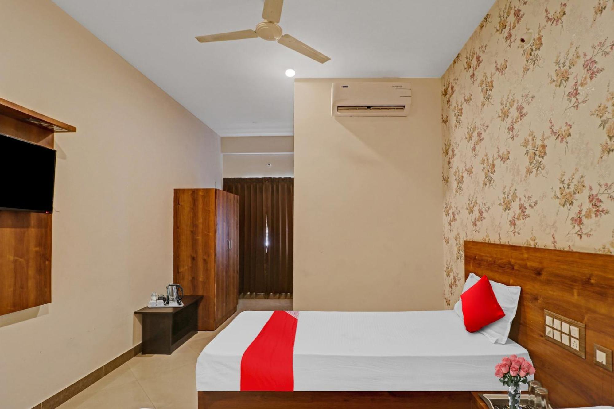 Hotel O Formula Vanivilasa Puram Exteriör bild